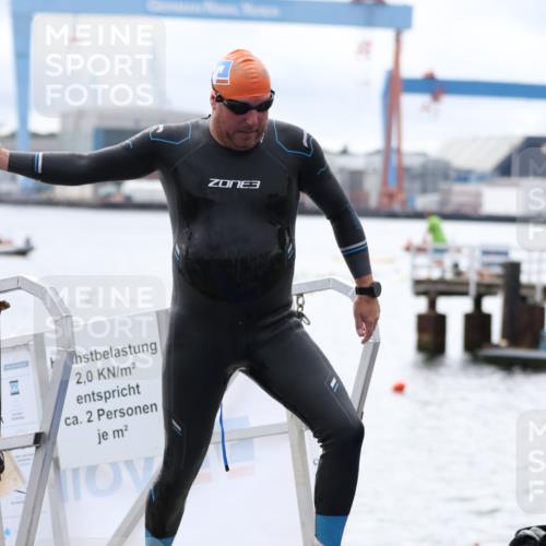 16.08.2026 - KN Förde Triathlon 2026 Antke Förster http://msf.ph/oto/9995627 16.08.2026 11:03:49 Schwimmen 379, 403, 334, 398, 401, 409, 412, 422 meine-sportfotos.de