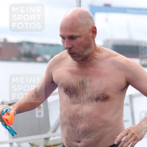 16.08.2026 - KN Förde Triathlon 2026 Antke Förster http://msf.ph/oto/9995640 16.08.2026 11:03:57 Schwimmen 379, 398, 403, 409, 334, 401, 412, 422 meine-sportfotos.de