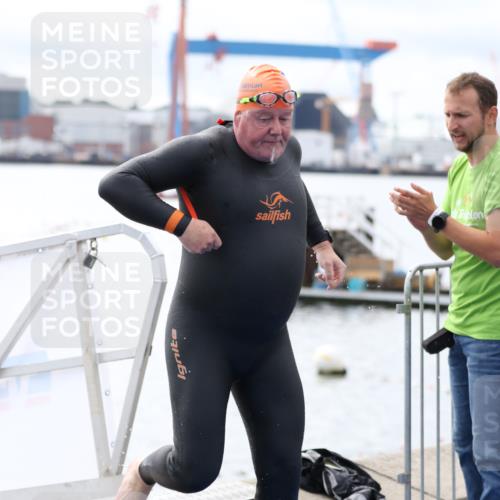 16.08.2026 - KN Förde Triathlon 2026 Antke Förster http://msf.ph/oto/9995642 16.08.2026 11:04:02 Schwimmen 379, 398, 403, 409, 422, 334, 401, 411, 412 meine-sportfotos.de