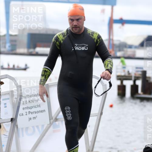 16.08.2026 - KN Förde Triathlon 2026 Antke Förster http://msf.ph/oto/9995673 16.08.2026 11:04:35 Schwimmen 334, 408, 411, 413, 386, 430 meine-sportfotos.de