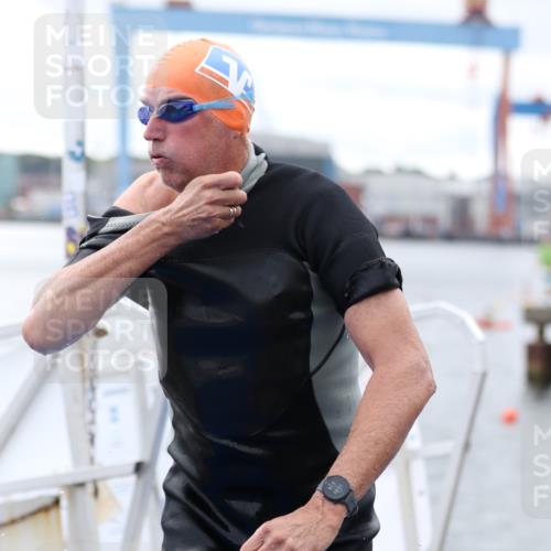 16.08.2026 - KN Förde Triathlon 2026 Antke Förster http://msf.ph/oto/9995740 16.08.2026 11:06:24 Schwimmen 400, 402, 803, 351, 396, 399 meine-sportfotos.de