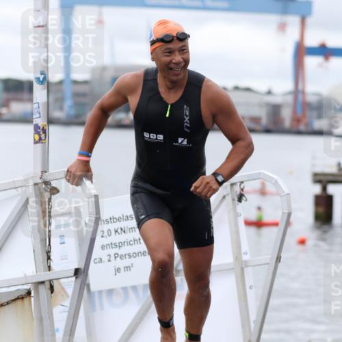 16.08.2026 - KN Förde Triathlon 2026 Antke Förster http://msf.ph/oto/9995830 16.08.2026 11:09:14 Schwimmen 384 meine-sportfotos.de