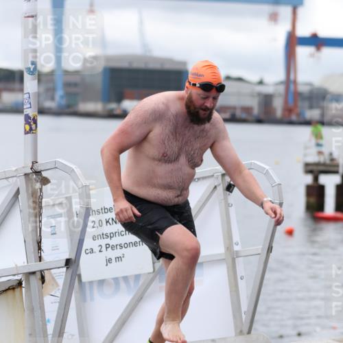 16.08.2026 - KN Förde Triathlon 2026 Antke Förster http://msf.ph/oto/9995841 16.08.2026 11:10:06 Schwimmen 415, 438 meine-sportfotos.de