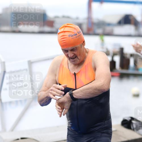 16.08.2026 - KN Förde Triathlon 2026 Antke Förster http://msf.ph/oto/9995850 16.08.2026 11:11:13 Schwimmen 439, 424, 426 meine-sportfotos.de