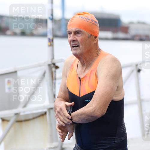 16.08.2026 - KN Förde Triathlon 2026 Antke Förster http://msf.ph/oto/9995851 16.08.2026 11:11:13 Schwimmen 439, 424, 426 meine-sportfotos.de