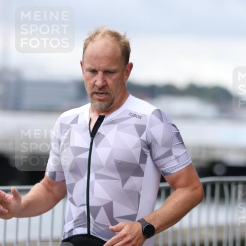 16.08.2026 - KN Förde Triathlon 2026 Antke Förster http://msf.ph/oto/9995988 16.08.2026 11:38:55 Laufen  meine-sportfotos.de