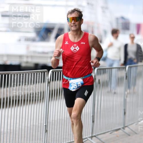 16.08.2026 - KN Förde Triathlon 2026 Antke Förster http://msf.ph/oto/9996330 16.08.2026 11:50:14 Laufen  meine-sportfotos.de