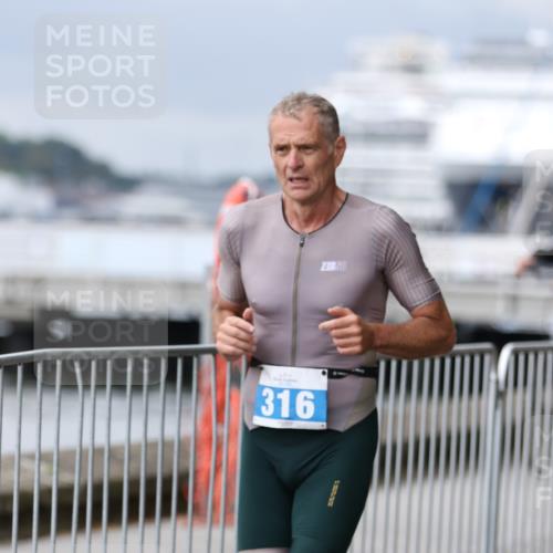 16.08.2026 - KN Förde Triathlon 2026 Antke Förster http://msf.ph/oto/9996674 16.08.2026 11:56:56 Laufen  meine-sportfotos.de