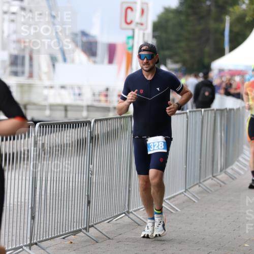 16.08.2026 - KN Förde Triathlon 2026 Antke Förster http://msf.ph/oto/9997084 16.08.2026 12:05:10 Laufen  meine-sportfotos.de