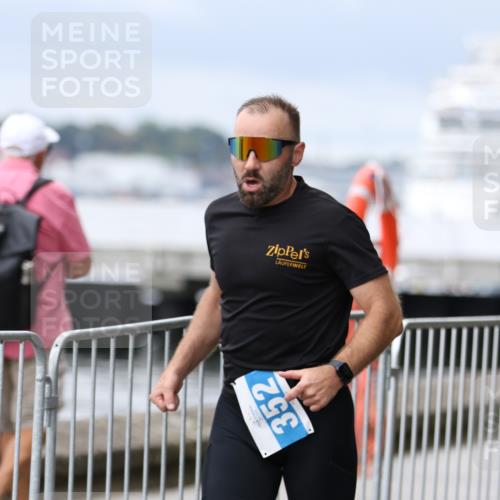 16.08.2026 - KN Förde Triathlon 2026 Antke Förster http://msf.ph/oto/9997098 16.08.2026 12:05:26 Laufen  meine-sportfotos.de