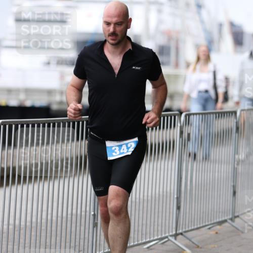 16.08.2026 - KN Förde Triathlon 2026 Antke Förster http://msf.ph/oto/9997310 16.08.2026 12:09:40 Laufen  meine-sportfotos.de