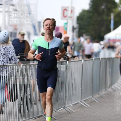 16.08.2026 - KN Förde Triathlon 2026 Antke Förster http://msf.ph/oto/9997335 16.08.2026 12:10:04 Laufen  meine-sportfotos.de