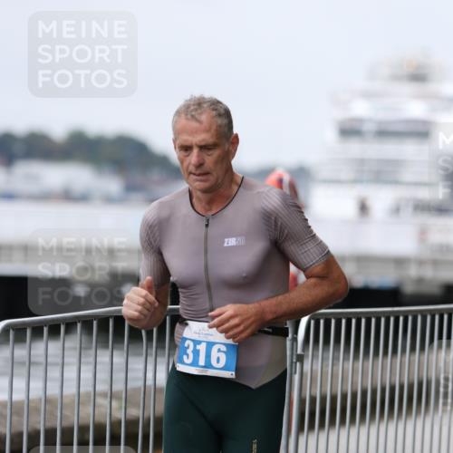 16.08.2026 - KN Förde Triathlon 2026 Antke Förster http://msf.ph/oto/9997428 16.08.2026 12:12:48 Laufen  meine-sportfotos.de