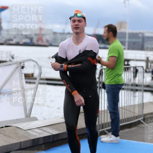 16.08.2026 - KN Förde Triathlon 2026 Antke Förster http://msf.ph/oto/9997956 16.08.2026 12:41:49 Schwimmen 511, 520, 527, 528, 540, 524, 542 meine-sportfotos.de