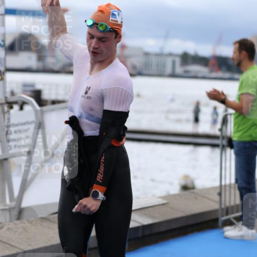 16.08.2026 - KN Förde Triathlon 2026 Antke Förster http://msf.ph/oto/9997958 16.08.2026 12:41:49 Schwimmen 511, 520, 527, 528, 540, 524, 542 meine-sportfotos.de