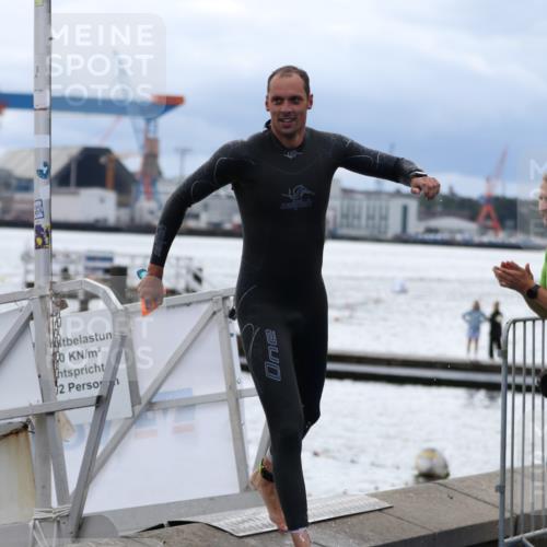 16.08.2026 - KN Förde Triathlon 2026 Antke Förster http://msf.ph/oto/9997997 16.08.2026 12:43:11 Schwimmen 530, 525, 551 meine-sportfotos.de