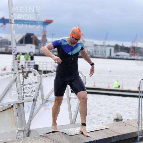 16.08.2026 - KN Förde Triathlon 2026 Antke Förster http://msf.ph/oto/9998285 16.08.2026 12:51:44 Schwimmen 594, 725, 594, 745, 746 meine-sportfotos.de
