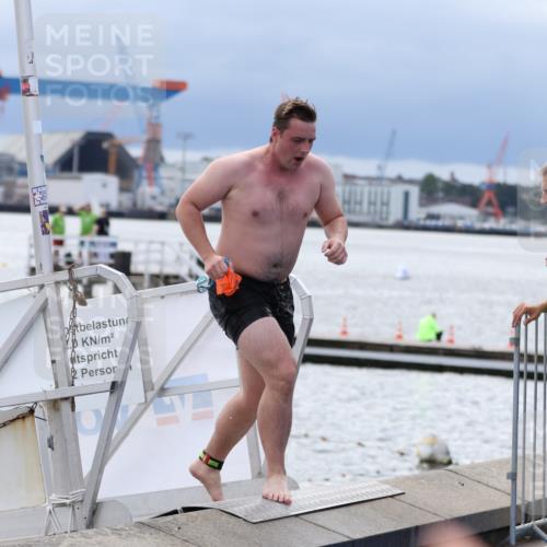 16.08.2026 - KN Förde Triathlon 2026 Antke Förster http://msf.ph/oto/9998294 16.08.2026 12:52:03 Schwimmen 594, 745, 746 meine-sportfotos.de
