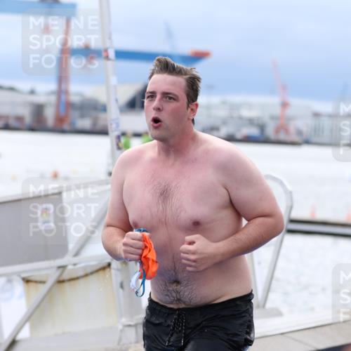 16.08.2026 - KN Förde Triathlon 2026 Antke Förster http://msf.ph/oto/9998298 16.08.2026 12:52:05 Schwimmen 594, 745, 746 meine-sportfotos.de