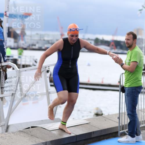 16.08.2026 - KN Förde Triathlon 2026 Antke Förster http://msf.ph/oto/9998364 16.08.2026 12:54:36 Schwimmen 734, 736 meine-sportfotos.de