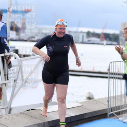 16.08.2026 - KN Förde Triathlon 2026 Antke Förster http://msf.ph/oto/9998401 16.08.2026 12:55:52 Schwimmen 726, 738, 739, 747, 732 meine-sportfotos.de