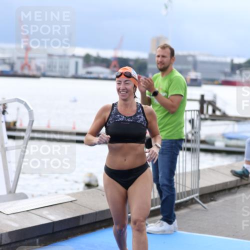 16.08.2026 - KN Förde Triathlon 2026 Antke Förster http://msf.ph/oto/9998409 16.08.2026 12:55:58 Schwimmen 726, 732, 738, 739 meine-sportfotos.de