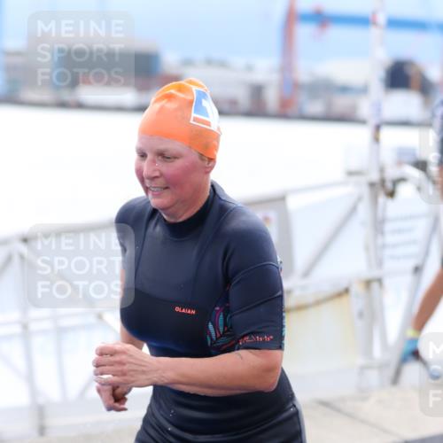 16.08.2026 - KN Förde Triathlon 2026 Antke Förster http://msf.ph/oto/9998427 16.08.2026 12:56:55 Schwimmen 717, 742 meine-sportfotos.de