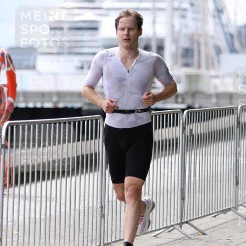 16.08.2026 - KN Förde Triathlon 2026 Antke Förster http://msf.ph/oto/9998463 16.08.2026 13:16:52 Laufen  meine-sportfotos.de