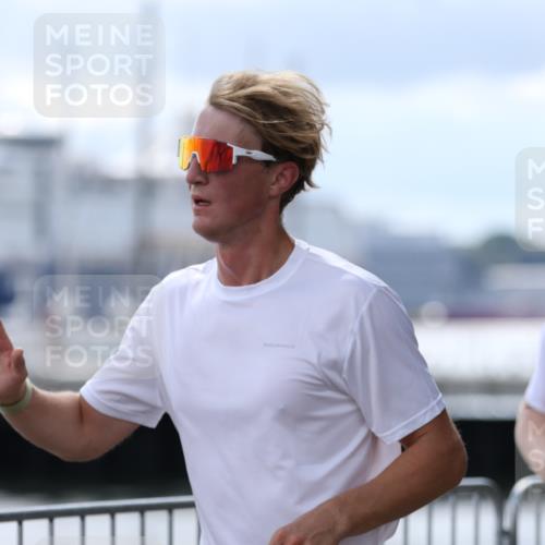 16.08.2026 - KN Förde Triathlon 2026 Antke Förster http://msf.ph/oto/9999883 16.08.2026 13:55:55 Laufen  meine-sportfotos.de